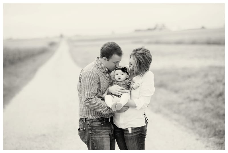 A Country Road Family Session in Champaign, IL Photos by Ebby L Photography