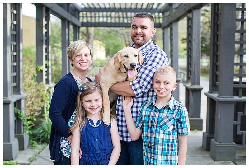 Cute Family Photos with Dogs Central IL by Ebby L Photography Photos_1046
