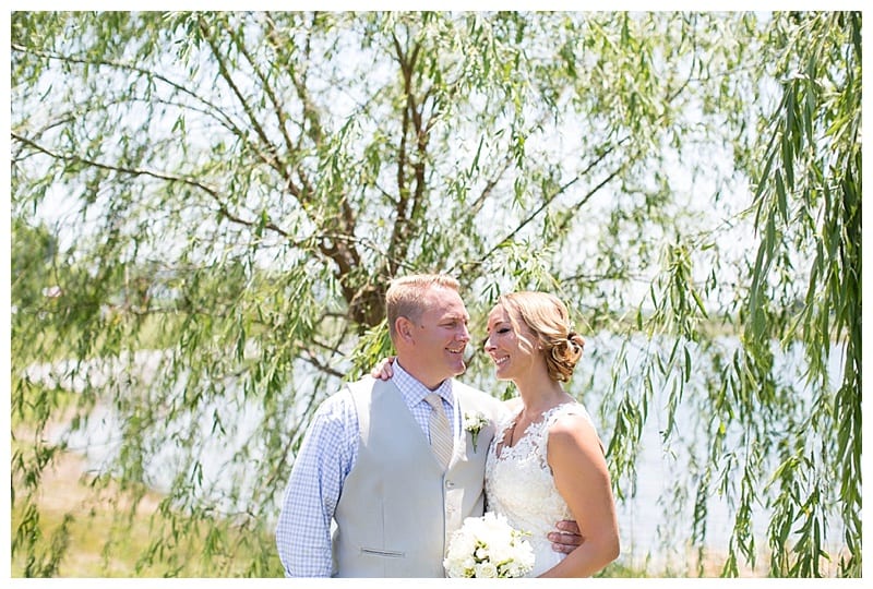Bride and groom with willow trees
