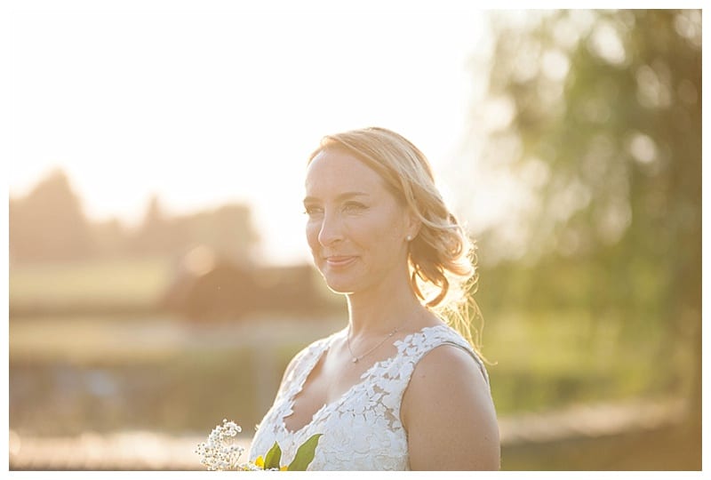bride in sunset pic