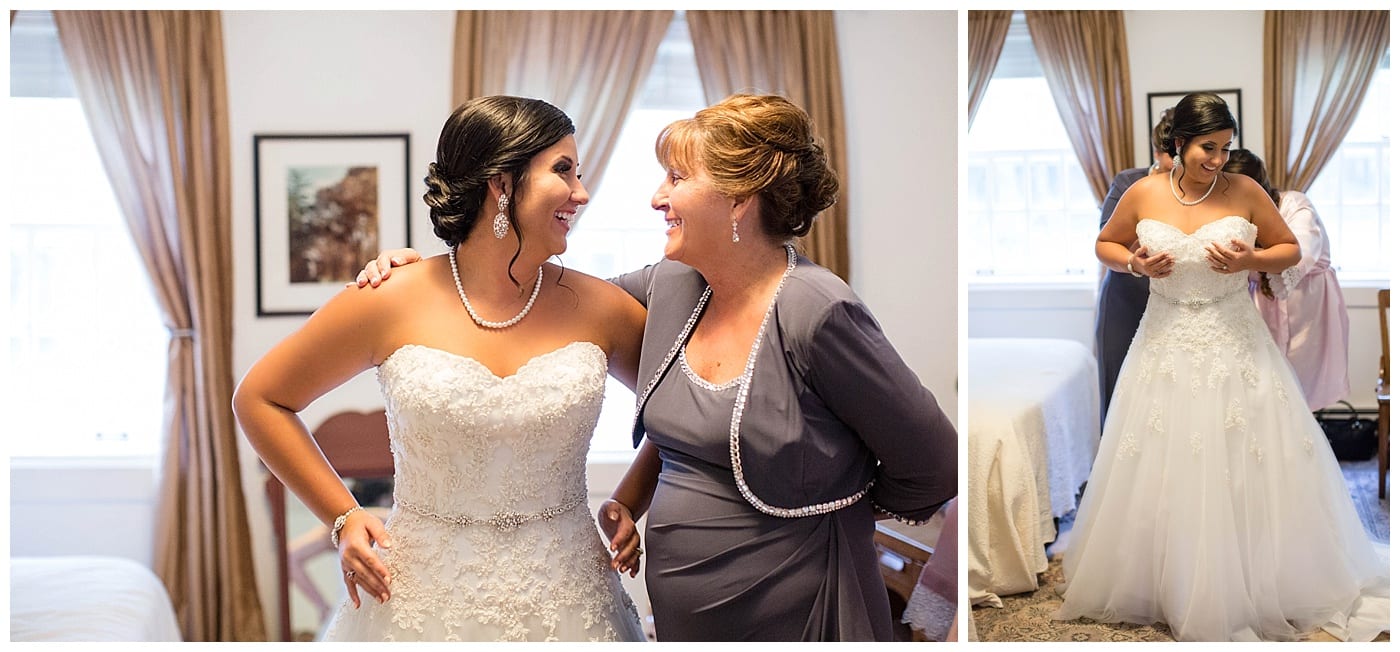 mom and daughter wedding photos