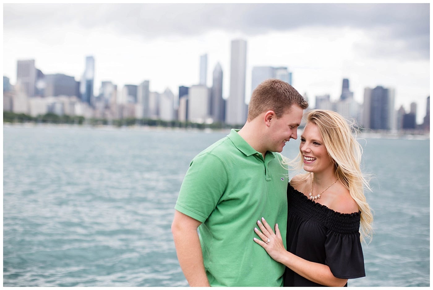 cute chicago engagement pic