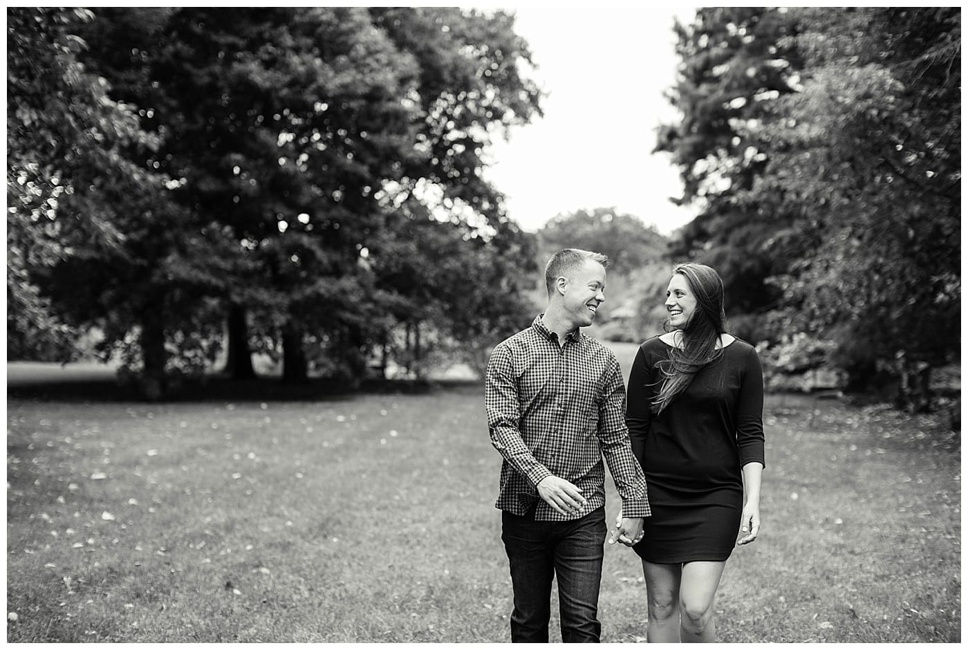 candid engagement pictures