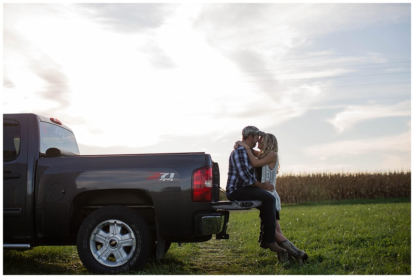 country-sunset-couple-engagement-tuscola-il_2734